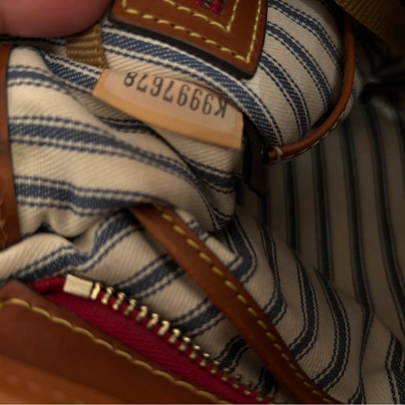 ☀️Dooney and Bourke Wayfarer Camden Nylon Double Pocket Crossbody NWOT - Picture 5 of 7